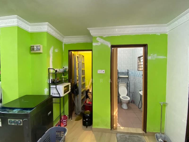 2-storey Terraced House for Sale in Taman Lestari Putra (Seri Kembangan) - Azli Ibrahim - Bathroom - PropertyGuru.com.my