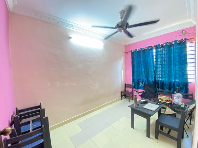 2-storey Terraced House for Sale in Taman Lestari Putra (Seri Kembangan) - Azli Ibrahim - Living Room - PropertyGuru.com.my