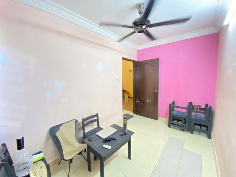 2-storey Terraced House for Sale in Taman Lestari Putra (Seri Kembangan) - Azli Ibrahim - Living Room - PropertyGuru.com.my