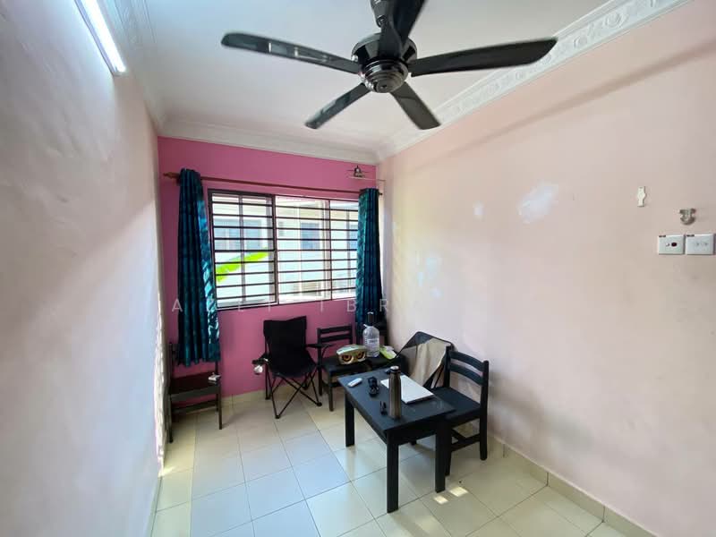 2-storey Terraced House for Sale in Taman Lestari Putra (Seri Kembangan) - Azli Ibrahim - Living Room - PropertyGuru.com.my