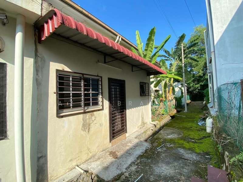 2-storey Terraced House for Sale in Taman Lestari Putra (Seri Kembangan) - Azli Ibrahim - Exterior - PropertyGuru.com.my
