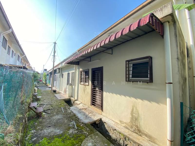 2-storey Terraced House for Sale in Taman Lestari Putra (Seri Kembangan) - Azli Ibrahim - Exterior - PropertyGuru.com.my