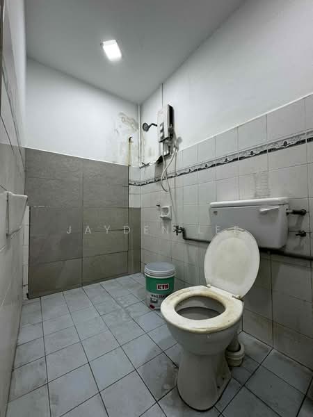 Rumah Teres 2 Tingkat untuk Dijual di Taman Wawasan (Puchong) - Jayden Lee - Bathroom - PropertyGuru.com.my