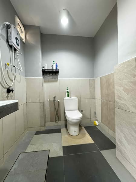 Rumah Teres 2 Tingkat untuk Dijual di Taman Wawasan (Puchong) - Jayden Lee - Bathroom - PropertyGuru.com.my