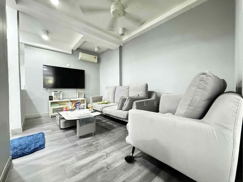 Rumah Teres 2 Tingkat untuk Dijual di Taman Wawasan (Puchong) - Jayden Lee - Living Room - PropertyGuru.com.my