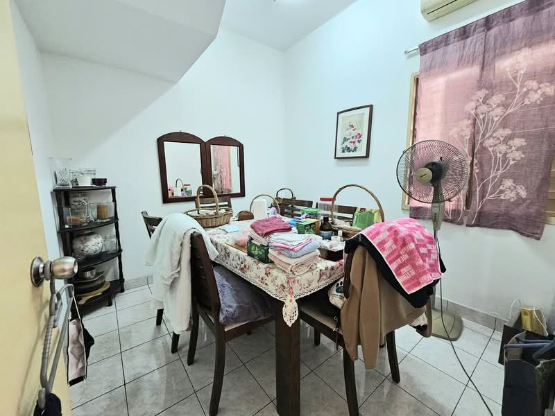 2-storey Terraced House for Sale in TAMAN PUCHONG UTAMA (Puchong) - Wendy Chin - Dining Room - PropertyGuru.com.my