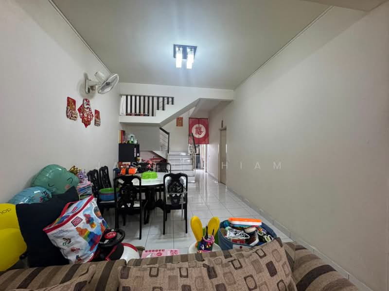 Rumah Teres 2 Tingkat untuk Dijual di Setia Tropika (Johor Bahru) - Jason Chiam - Living Room - PropertyGuru.com.my