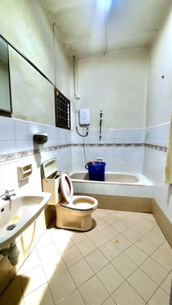 2-storey Terraced House for Sale in Taman Desa Cemerlang (Ulu Tiram) - Karl Lim - Bathroom - PropertyGuru.com.my