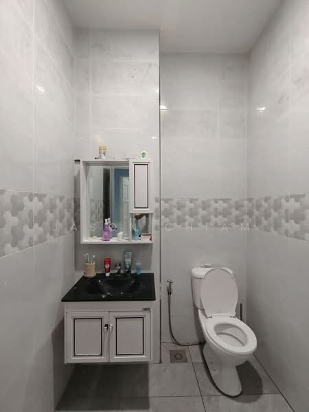 Rumah Teres 2 Tingkat untuk Dijual di Setia Tropika (Johor Bahru) - Jason Chiam - Bathroom - PropertyGuru.com.my