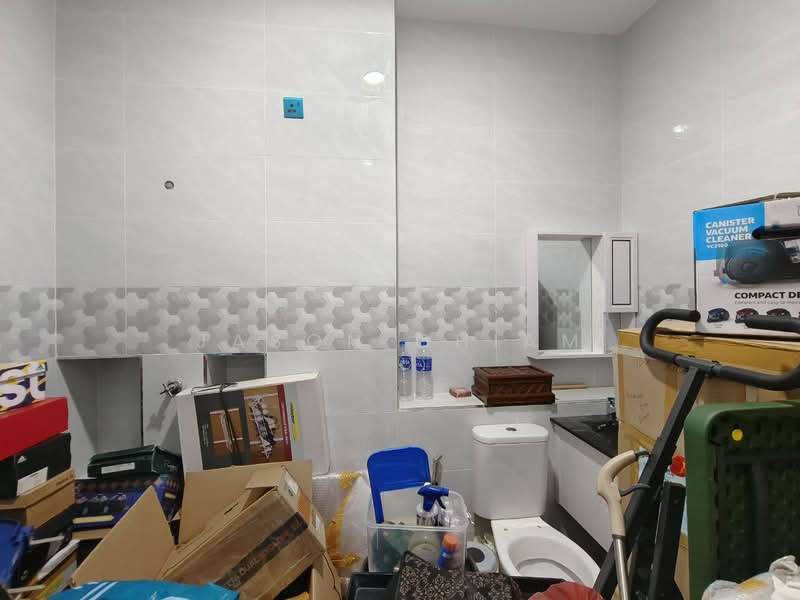 Rumah Teres 2 Tingkat untuk Dijual di Setia Tropika (Johor Bahru) - Jason Chiam - Bathroom - PropertyGuru.com.my