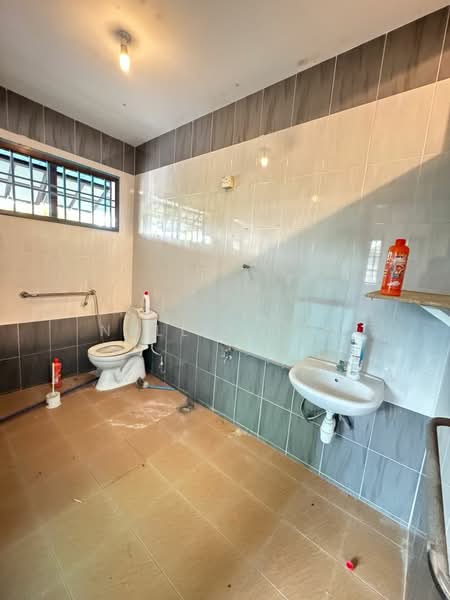 Semi-Detached House for Sale in Taman Delima 2 (Tebrau) - Nellie Lim - Bathroom - PropertyGuru.com.my