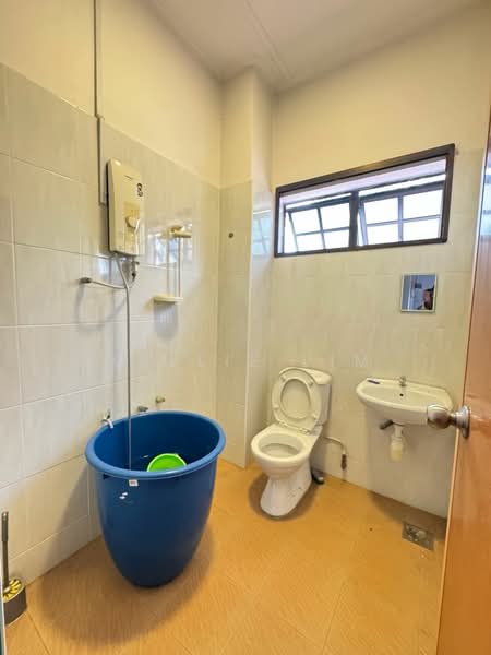Semi-Detached House for Sale in Taman Delima 2 (Tebrau) - Nellie Lim - Bathroom - PropertyGuru.com.my