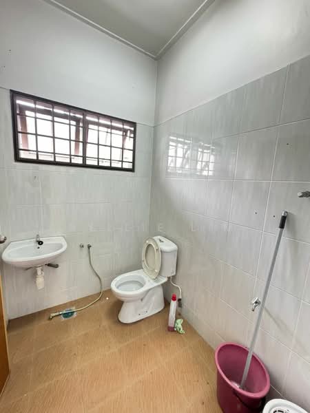 Semi-Detached House for Sale in Taman Delima 2 (Tebrau) - Nellie Lim - Bathroom - PropertyGuru.com.my