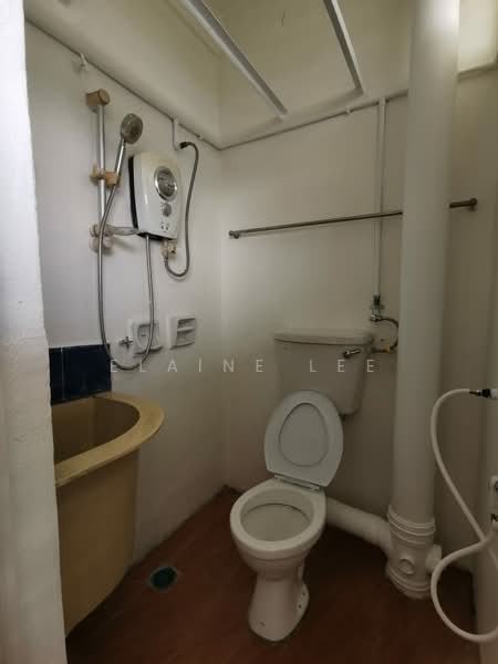 Pangsapuri untuk Dijual di Sri Tanjung Apartment - Elaine Lee - Bathroom - PropertyGuru.com.my