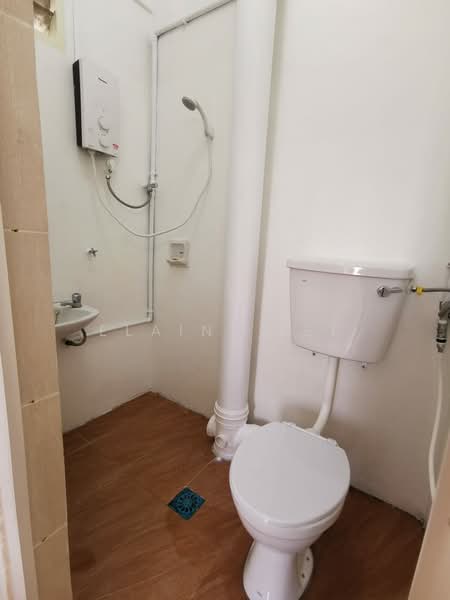 Pangsapuri untuk Dijual di Sri Tanjung Apartment - Elaine Lee - Bathroom - PropertyGuru.com.my