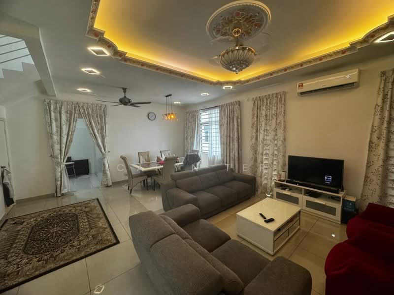 Rumah Teres 2 Tingkat untuk Dijual di Taman Damansara Aliff (Tampoi) - Caryn Ter - Living Room - PropertyGuru.com.my