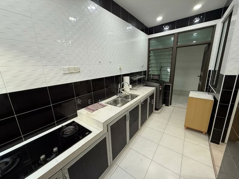 Cluster House for Rent in Austin Heights (Tebrau) - Reny Hee - Kitchen - PropertyGuru.com.my