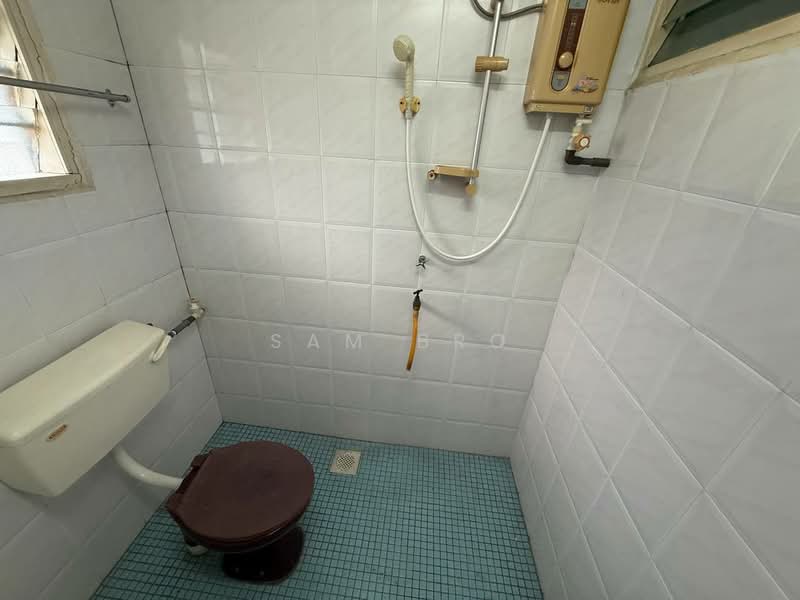 2-storey Terraced House for Sale in Taman Sri Paya (Kluang) - Sam Bro - Bathroom - PropertyGuru.com.my