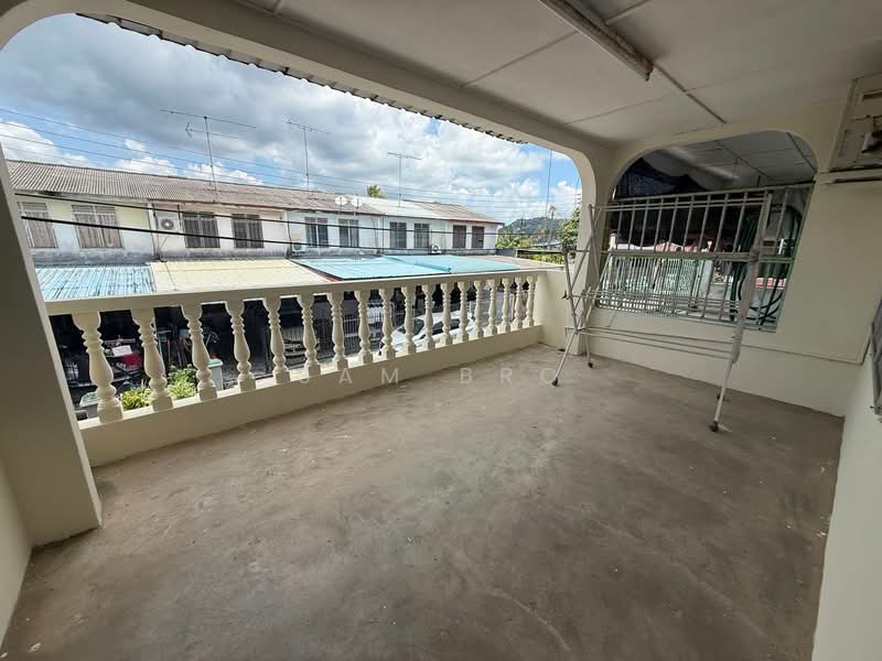2-storey Terraced House for Sale in Taman Sri Paya (Kluang) - Sam Bro - Balcony - PropertyGuru.com.my