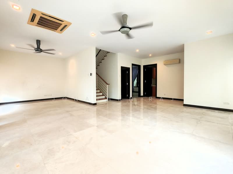 Rumah Berkembar untuk Dijual di Mont Kiara (Kuala Lumpur) - Jonathan Raj - Living Room - PropertyGuru.com.my