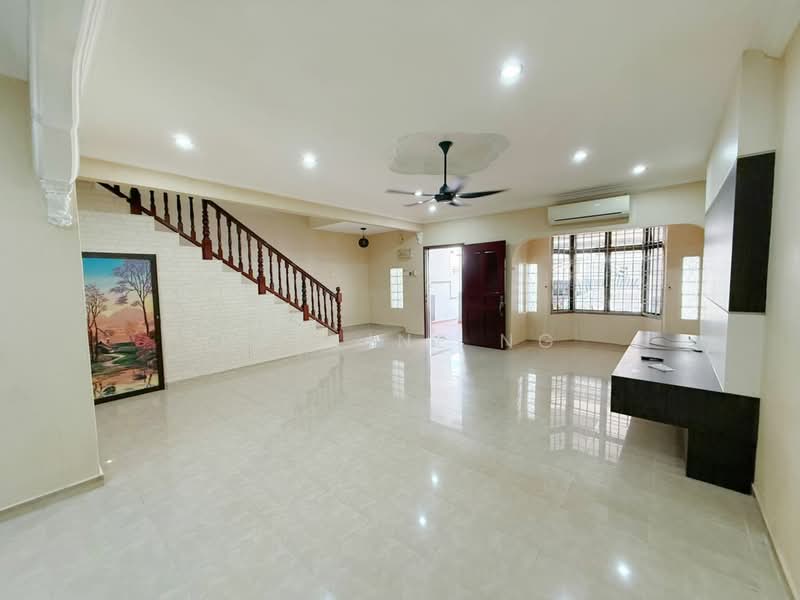 Rumah Teres 2 Tingkat untuk Disewa di Permas Jaya (Johor) - Pauline Ng - Living Room - PropertyGuru.com.my