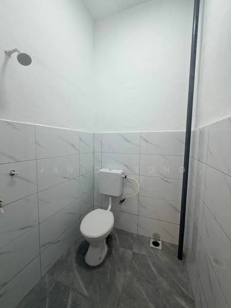 Rumah Teres 1 Tingkat untuk Dijual di Taman Air Biru (Pasir Gudang) - Janice Yong - Bathroom - PropertyGuru.com.my