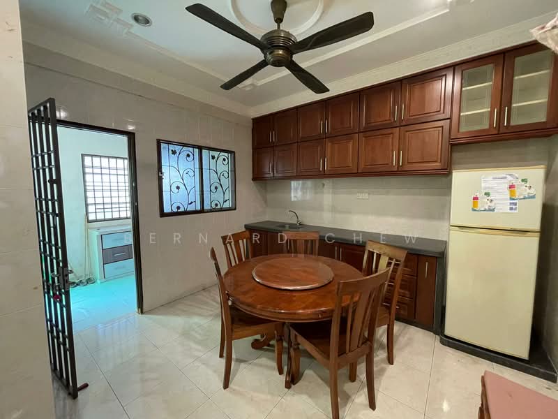 Rumah Teres 2 Tingkat untuk Dijual di Taman Iping (Batu Maung) - Bernard Chew - Kitchen - PropertyGuru.com.my