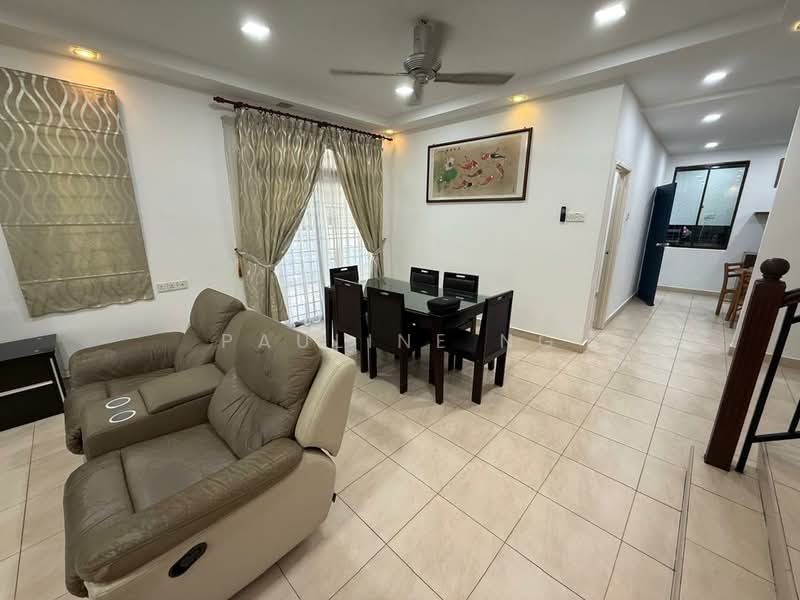 Cluster House for Rent in Taman Mount Austin (Tebrau) - Pauline Ng - Living Room - PropertyGuru.com.my