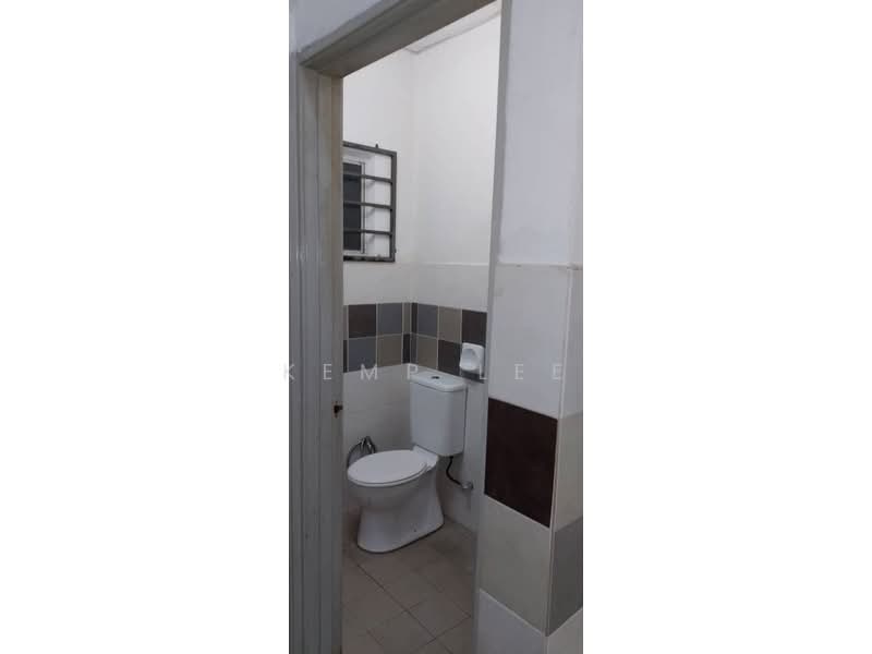 Pangsapuri untuk Disewa di PPR Sri Aman - Kemp Lee - Bathroom - PropertyGuru.com.my