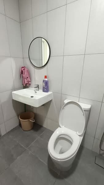 Servis Apartment untuk Disewa di Ruby Seapark - Karen Ang - Bathroom - PropertyGuru.com.my