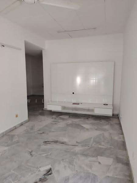 1-storey Terraced House for Sale in Bandar Sri Damansara (Selangor) - William Sim - Living Room - PropertyGuru.com.my