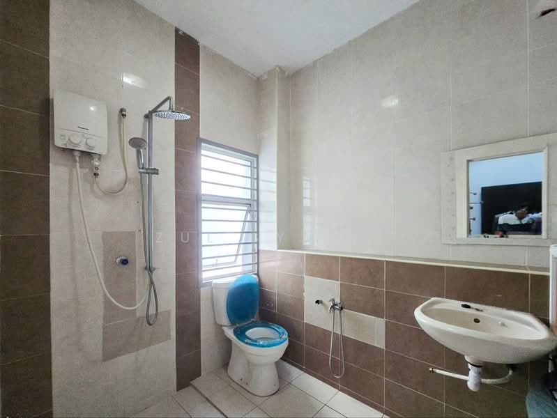 Semi-Detached House for Sale in Taman Saujana Emas (Kajang) - Zul Syafiq - Bathroom - PropertyGuru.com.my