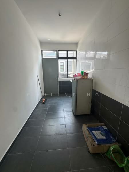 Semi-Detached House for Sale in Kelapa Sawit (Kulai) - Pauline Ng - Kitchen - PropertyGuru.com.my