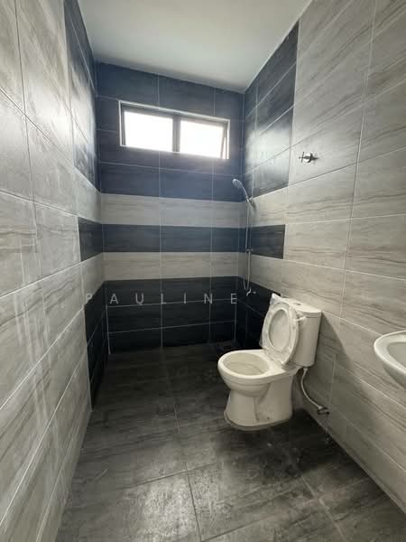 Rumah Berkembar untuk Dijual di Kelapa Sawit (Kulai) - Pauline Ng - Bathroom - PropertyGuru.com.my