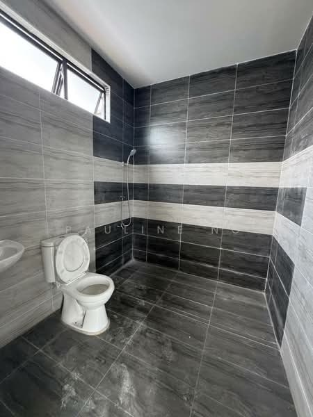 Rumah Berkembar untuk Dijual di Kelapa Sawit (Kulai) - Pauline Ng - Bathroom - PropertyGuru.com.my