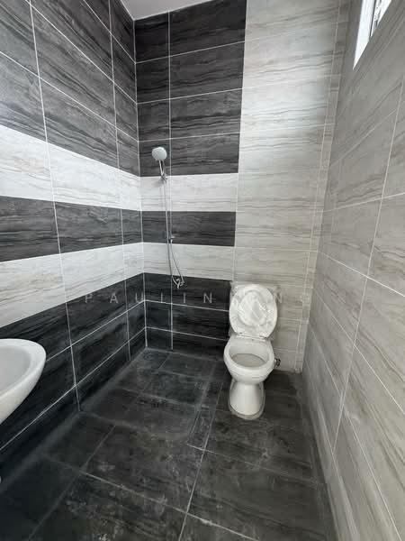 Rumah Berkembar untuk Dijual di Kelapa Sawit (Kulai) - Pauline Ng - Bathroom - PropertyGuru.com.my