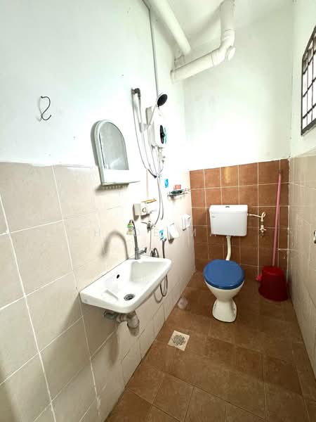 Pangsapuri untuk Disewa di Taman Larkin Idaman Plot C - Chloe Mak - Bathroom - PropertyGuru.com.my