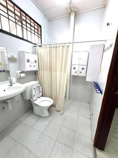 Rumah Teres untuk Dijual di Taman Desa Tebrau (Tebrau) - Pauline Ng - Bathroom - PropertyGuru.com.my