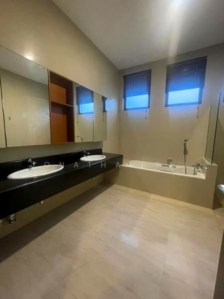 Semi-Detached House for Rent in Taman Sri Hartamas (Sri Hartamas) - Jonathan Raj - Bathroom - PropertyGuru.com.my