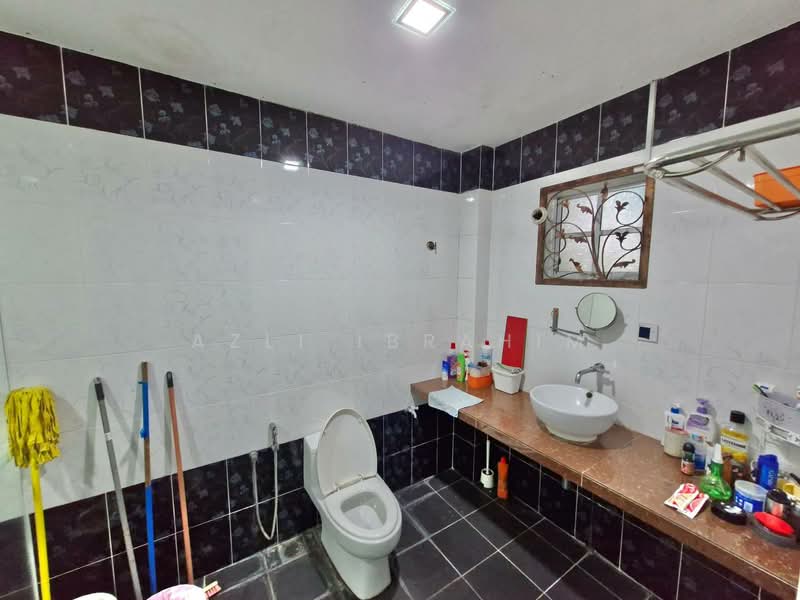 Rumah Teres 2 Tingkat untuk Dijual di Taman Sri Cheras (Cheras) - Azli Ibrahim - Bathroom - PropertyGuru.com.my