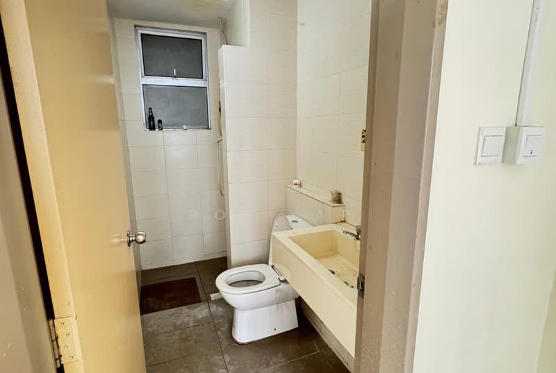 Service Residence for Sale at Platinum Lake PV 21 - Ron Yap - Bathroom - PropertyGuru.com.my