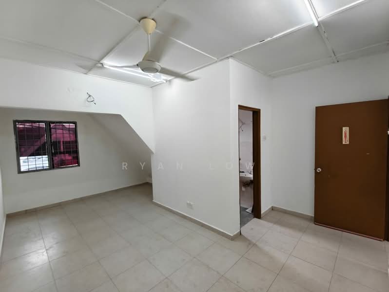 2-storey Terraced House for Sale in Taman Muda (Ampang) - Ryan Low - Living Room - PropertyGuru.com.my