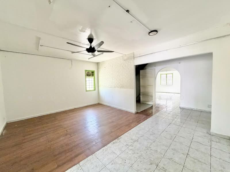 Rumah Teres 2 Tingkat untuk Dijual di Seksyen 19 (Shah Alam) - Noor Aini Bt Ayob - Living Room - PropertyGuru.com.my