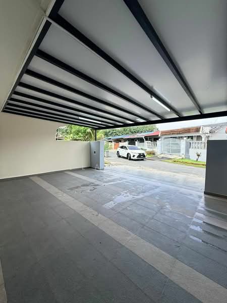 Rumah Teres 1 Tingkat untuk Dijual di Taman Bukit Kempas (Tampoi) - Wallace Ang - Exterior - PropertyGuru.com.my