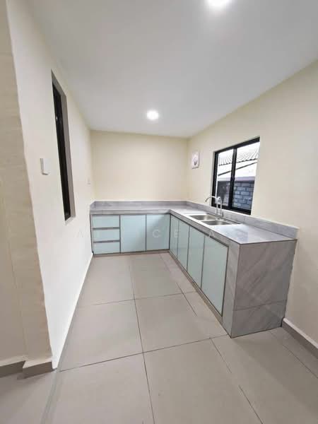 Rumah Teres 1 Tingkat untuk Dijual di Taman Bukit Kempas (Tampoi) - Wallace Ang - Kitchen - PropertyGuru.com.my