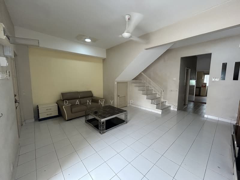 2-storey Terraced House for Sale in TAMAN PUCHONG UTAMA (Puchong) - Danny Pang - Living Room - PropertyGuru.com.my
