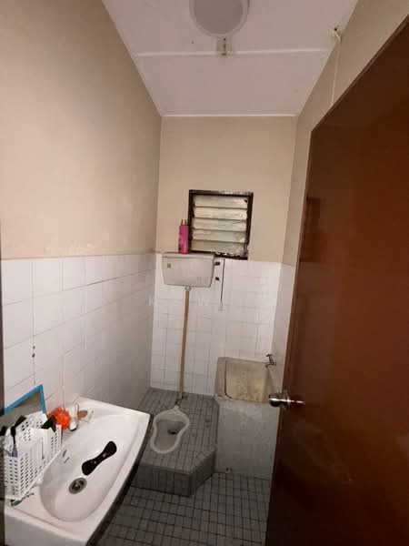 Rumah Teres untuk Dijual di Bandar Baru Sungai Buloh (Sungai Buloh) - Kew . - Bathroom - PropertyGuru.com.my