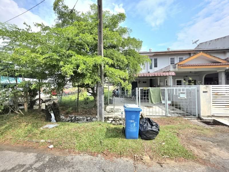 2-storey Terraced House for Sale in Seksyen 17 (Shah Alam) - Azli Ibrahim - Exterior - PropertyGuru.com.my