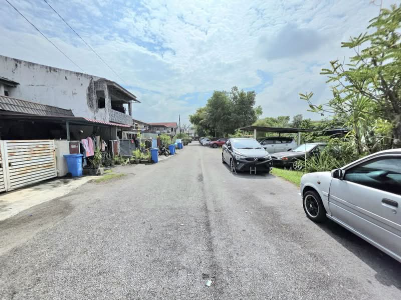 2-storey Terraced House for Sale in Seksyen 17 (Shah Alam) - Azli Ibrahim - Exterior - PropertyGuru.com.my