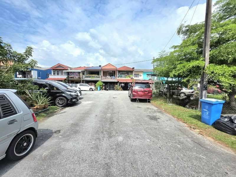 2-storey Terraced House for Sale in Seksyen 17 (Shah Alam) - Azli Ibrahim - Exterior - PropertyGuru.com.my